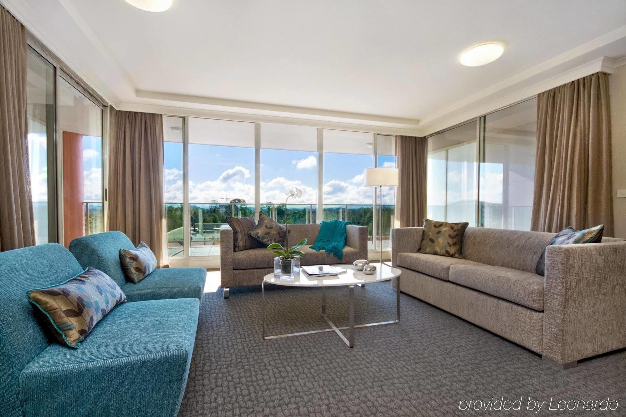Pacific Suites Canberra Exterior photo