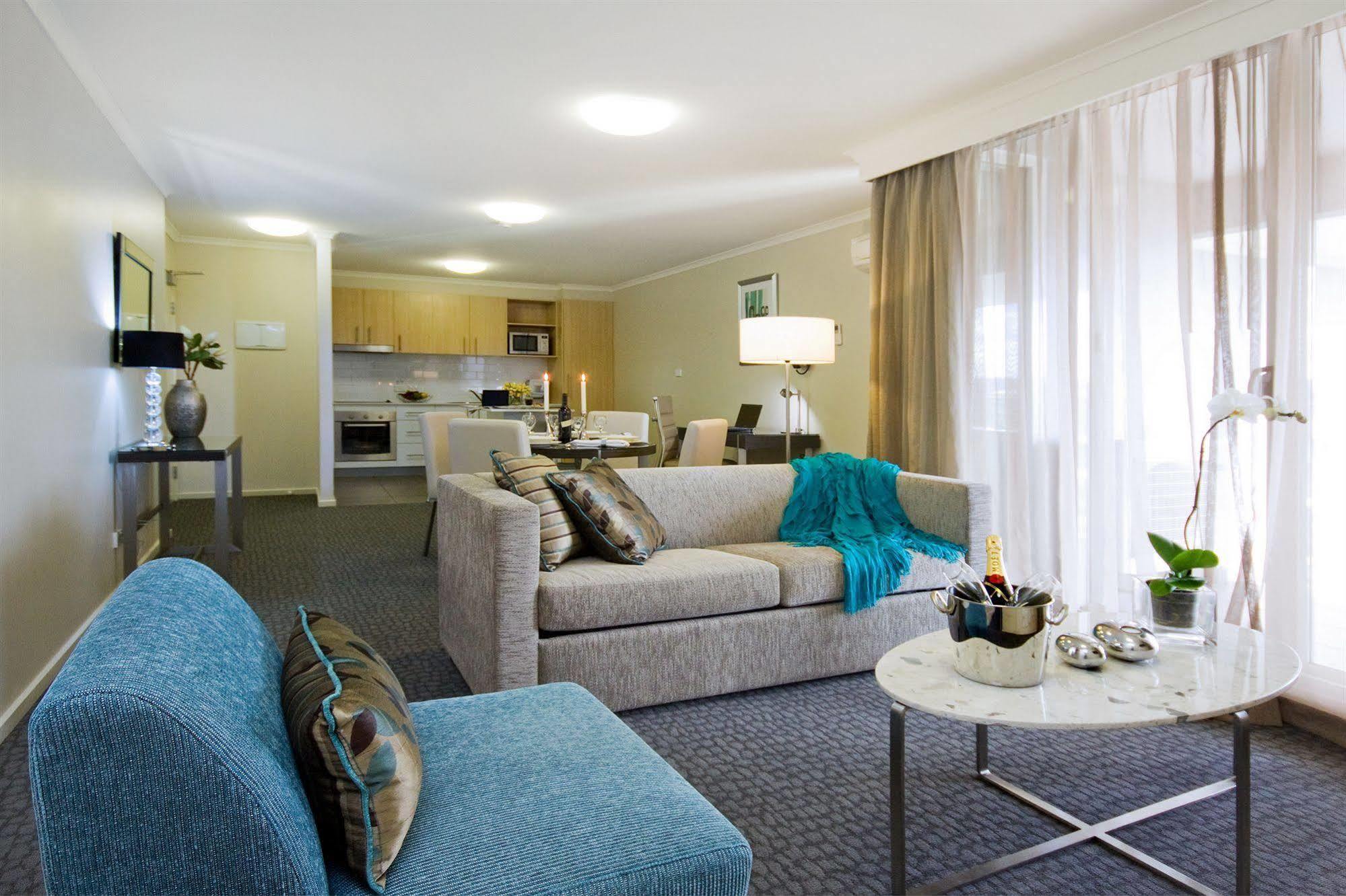 Pacific Suites Canberra Exterior photo