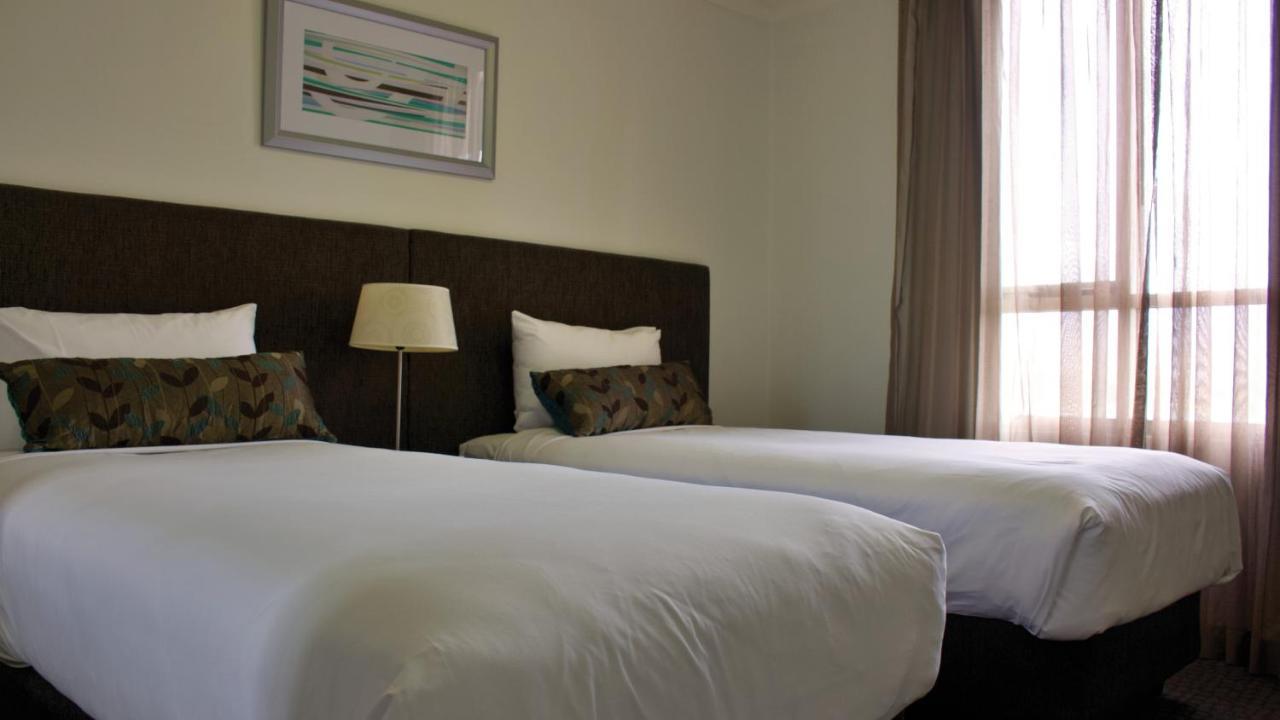 Pacific Suites Canberra Exterior photo